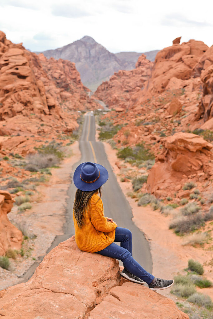 Valley of Fire - 101 Things to Do in Las Vegas NV // Eearth Travel #valleyoffire #travelnevada #usa