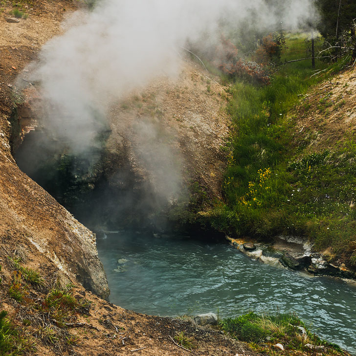 Dragon's Mouth Spring, Mud Volcano Area, Yellowstone National Park // Eearth Travel