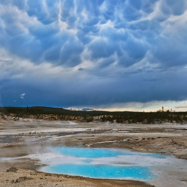 Norris Geyser Basin + Your Ultimate Guide on What to Do in Yellowstone National Park // Eearth Travel